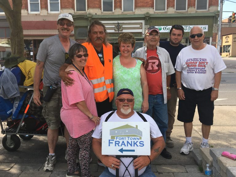 Man walking to East Coast passes through Prescott