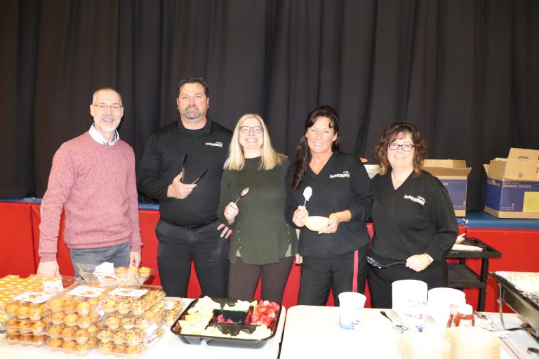 O’Reilly’s Independent serves breakfast to Wellington Elementary Students