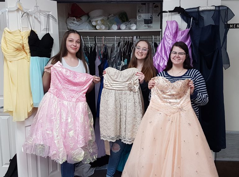 Around 100 people benefit from free dress event