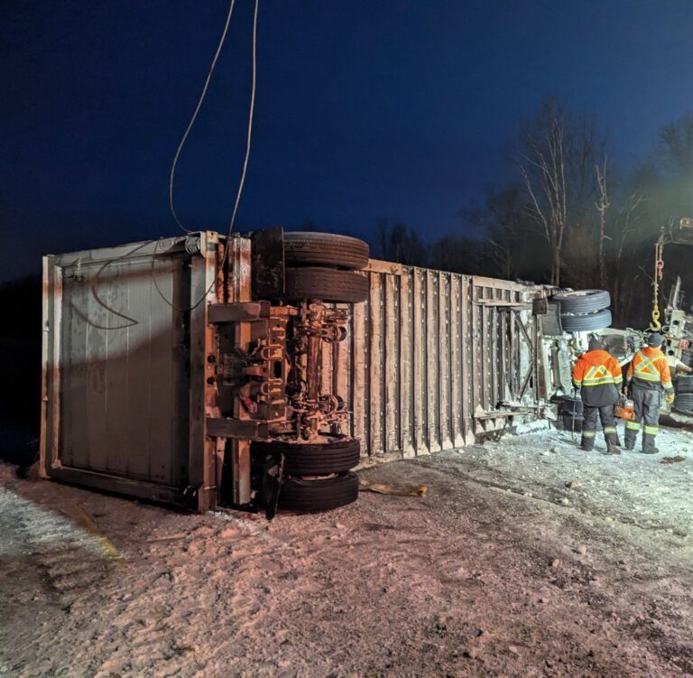 Highway 416 reopens south of Oxford Station following tractor trailer rollover